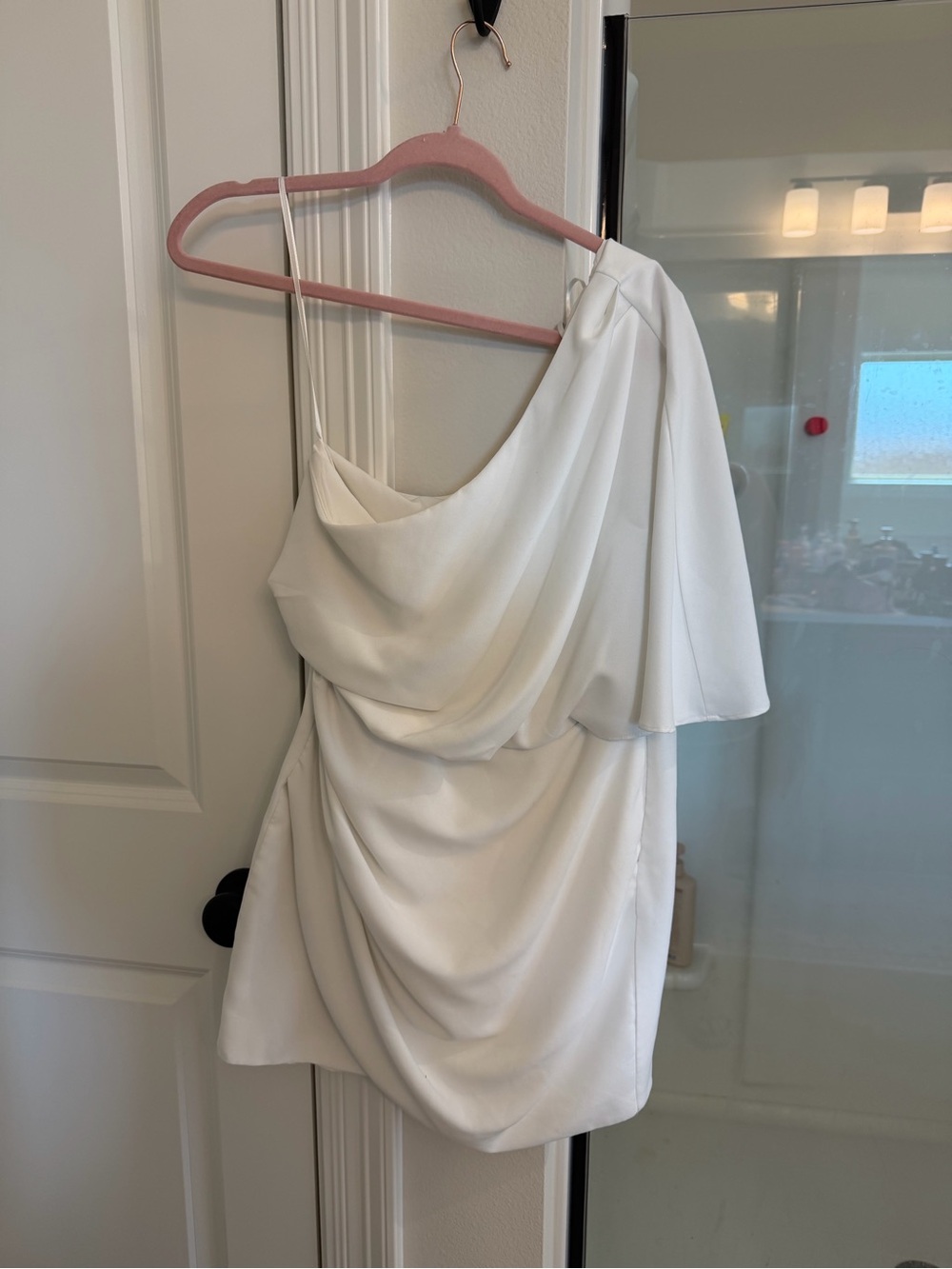 DO+BE White One-Shoulder Draped Cocktail Dress